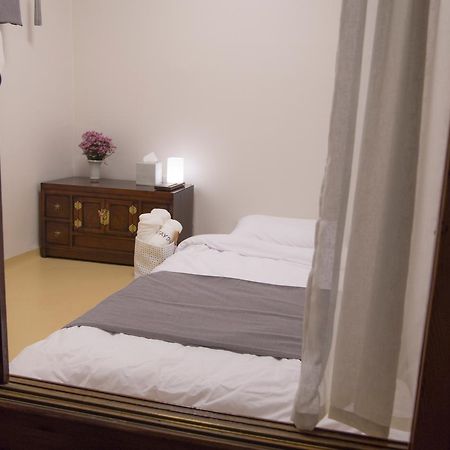 Stay 256 Hanok Guest House Сеул Экстерьер фото